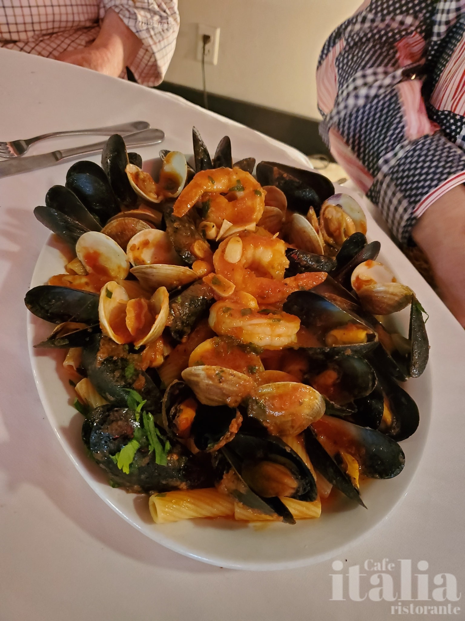 Zuppa di Pesce Shirmp Clams & Mussels over Linguini